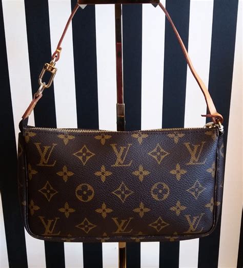 pochette louis vuitton prezzo basso|louis vuitton pochette fashionphile.